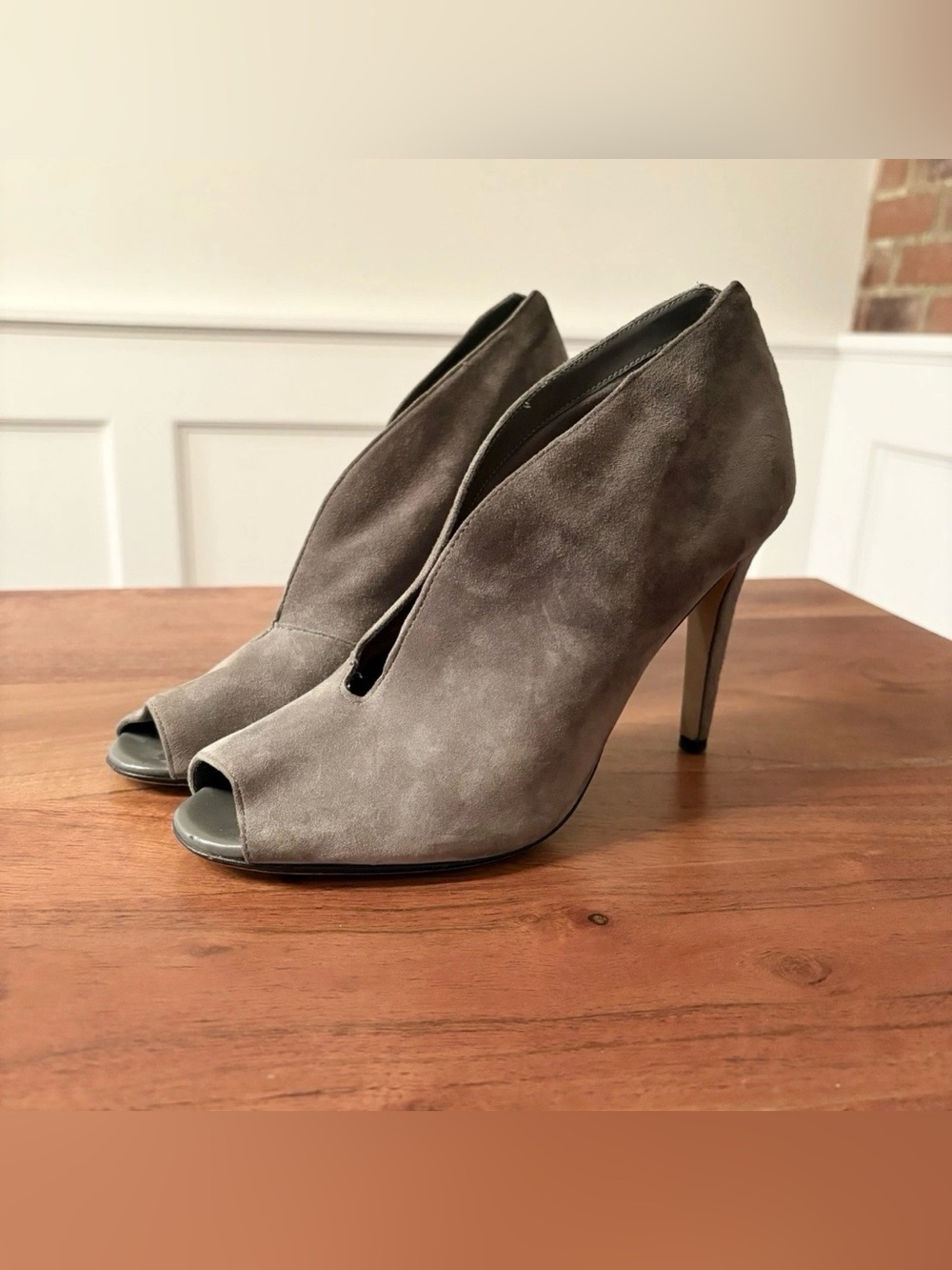 Halogen Nordstrom Women’s Ankle Booties Gray Suede Peep Toe Shoes Heels 8.5 Chic
